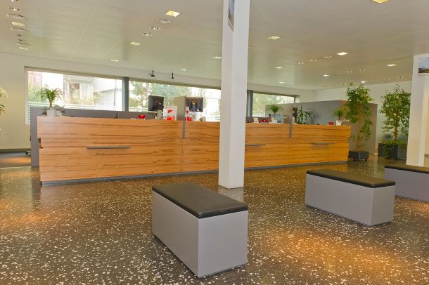Schnueriger_Schreinerei_Innenausbau-Oeffentliche_Bauten-Referenzen-schnueriger-6385